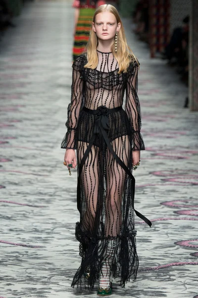 Look 64